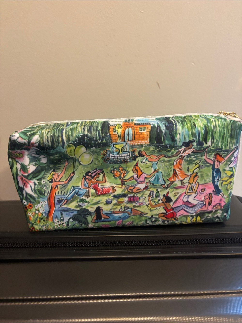 Estee Lauder Green Floral Picnic Print Travel Pouch
